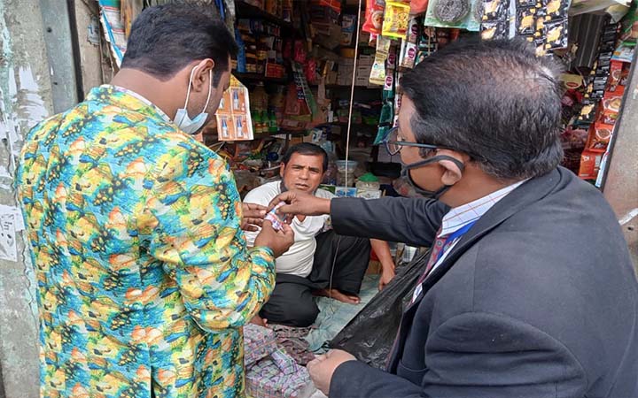 কিশোরগঞ্জে বাজার মনিটরিংকালে নকল বিড়ি জব্দ